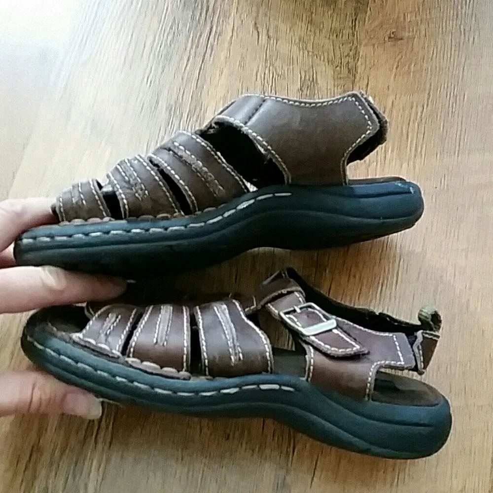 Oshkosh‎ leather sandals